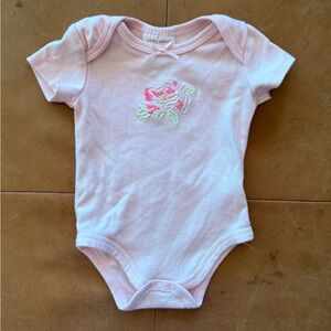 💙5/$25💙Laura Ashley Onesie 3-6M